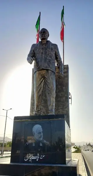 نصب تندیس سردار دل ها، سپهبد شهید حاج قاسم سلیمانی در کلانشهر اراک
