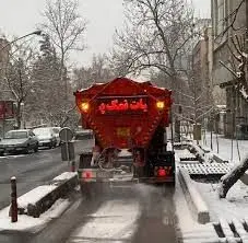 بهره گیری از ظرفیت کامل  عوامل و تجهیزات خدمات شهری در زمان بارش برف


