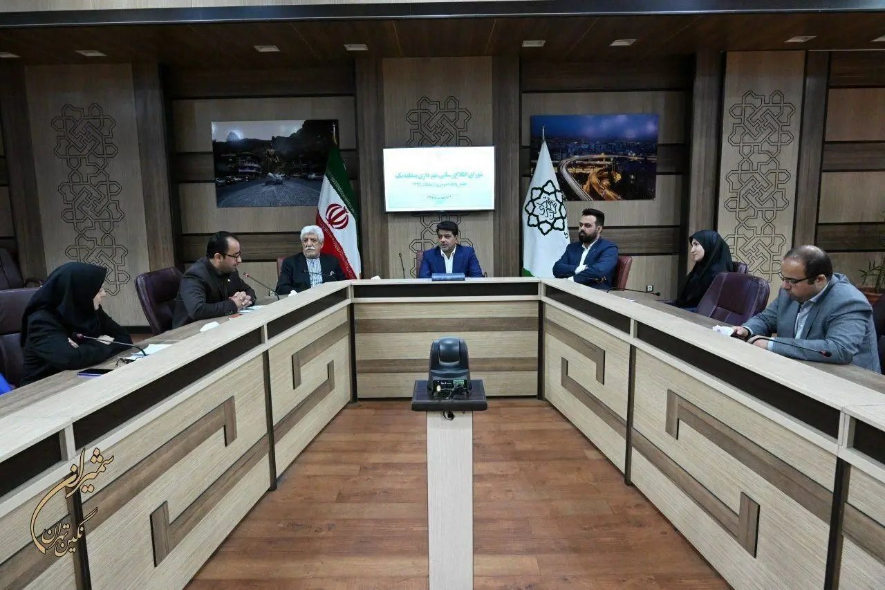 روابط عمومی پل ارتباطی است که به عنوان واسطه اثرگذار، درون و بیرون یک سازمان را به هم مرتبط می‌سازد

