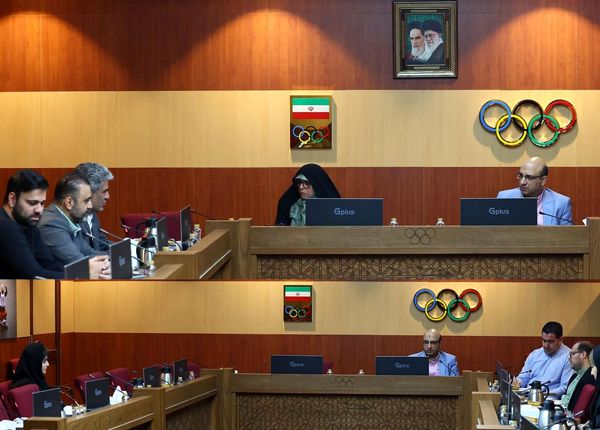 نشست مسئولان کمیته ملی المپیک و وزارت ورزش با رشتههای شمشیربازی و سوارکاری