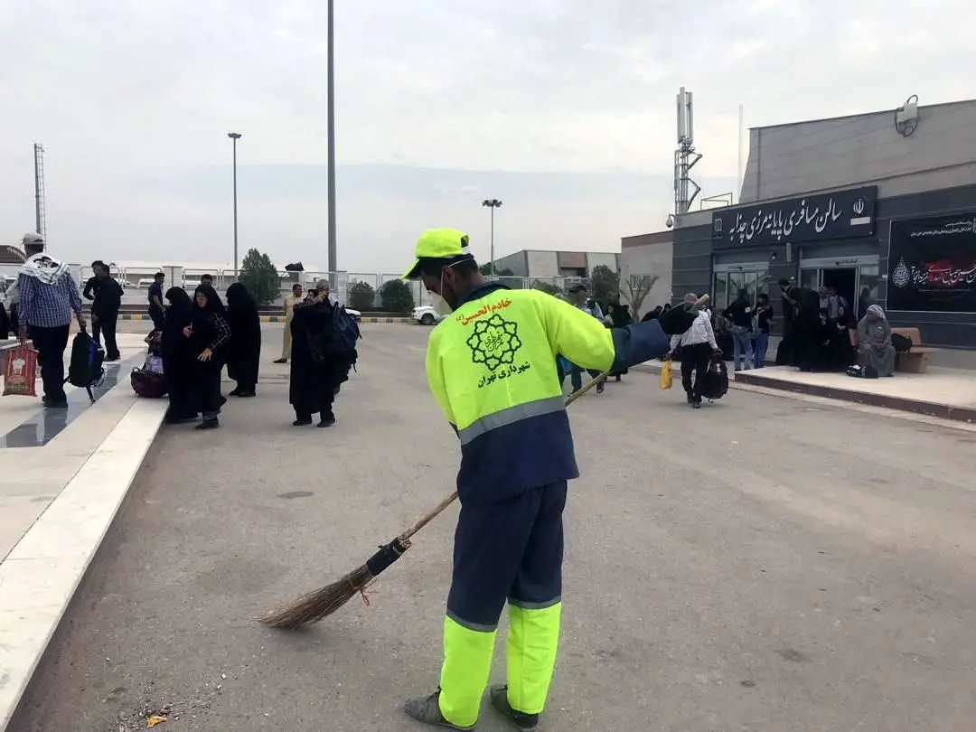 خدمات دهی شهرداری منطقه چهار به زائران اربعین حسینی در مرز چذابه

