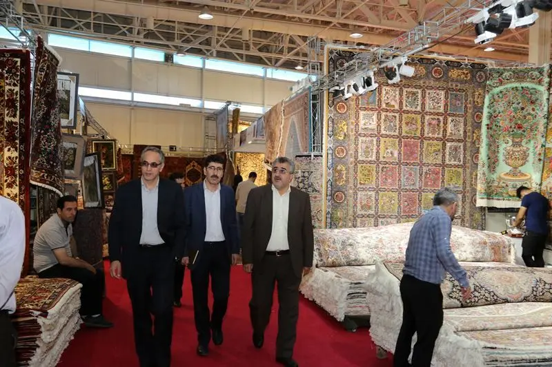 بازدید عضو هیات مدیره بانک توسعه تعاون از نمایشگاه صنایع‌دستی