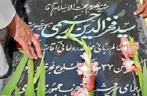 بعنوان یک وظیفه انقلابی و ابلاغ رسالت شهدا کاندید شدم.