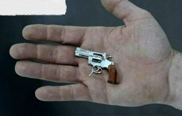 کوچکترین تفنگ دنیا به اندازه یک کلید+عکس