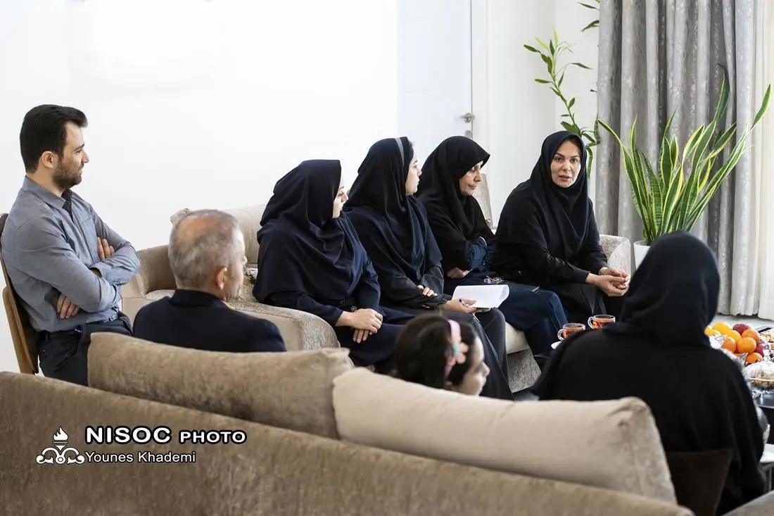 دیدار رئیس و کارکنان بهبود روابط کار و امور اجتماعی مناطق نفت خیز جنوب از خانواده دارای فرزند معلول

