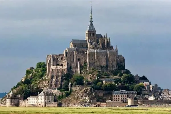 تخلیه ساکنین یک جزیره +عکس