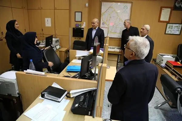 بازدید مدیرعامل بانک کشاورزی از شعبه صندوق بیمه