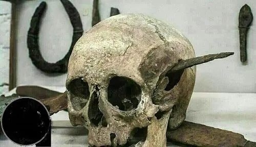 جمجمه 2000ساله سربازی که با خنجر کشته شد+عکس