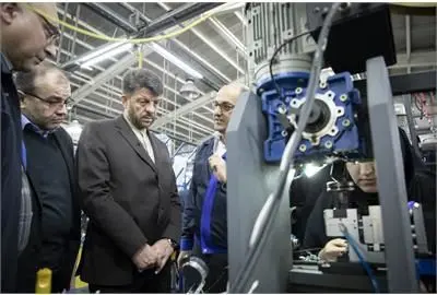 بازدید معاون روابط کار از مجموعه تولیدی آذین الکترونیک پیشرو

