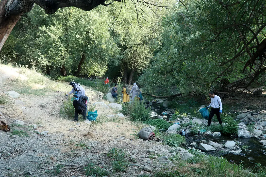 پاک‌سازی رود دره فرحزاد بامشارکت فعالان محیط زیست 