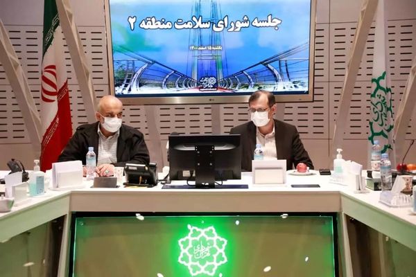 نصب تندیس سروقامتان سلامت در بوستان های منطقه2