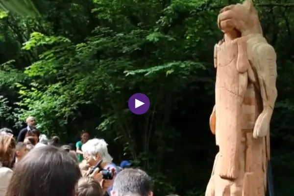 عجیب‌ترین حبس‌های دنیا/ از درون شکم خرس تا داخل مجسمه! + عکس