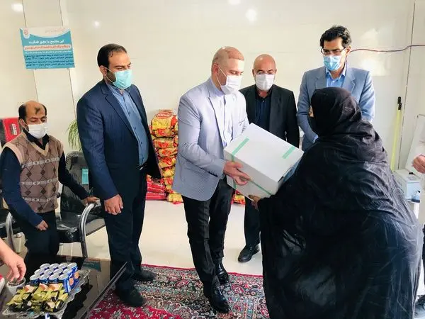 بستههای غذایی بانک توسعه تعاون در دست نیازمندان