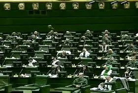 نمایندگان با لباس سبز سپاه در صحن مجلس حاضر شدند