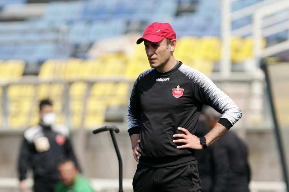سرمربی تیم فوتبال پرسپولیس مصدوم شد