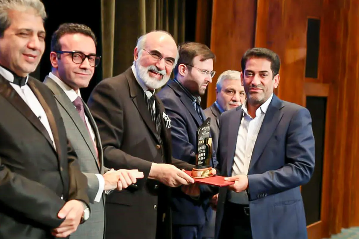 کسب تندیس زرین سه ستاره اجلاس صد واحد مشتری مدار توسط شرکت پتروشیمی نوری

