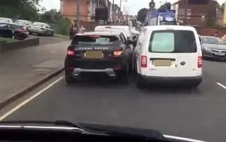 رانندگی بیدقت در خیابان منجر به درگیری شد + عکس