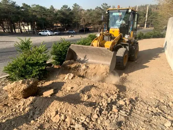 پاکسازی وتسطیح زمین رها شده درمنطقه۲۲

