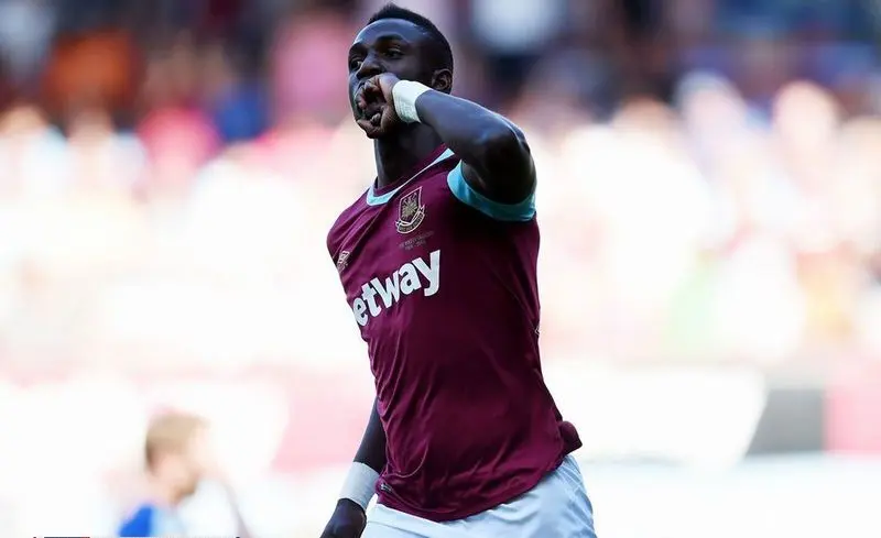 تلاش‌های مشکوک برای ماندن بازیکن بیمار در پرسپولیس