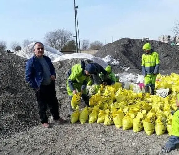 شارژ مخازن شن و نمک در 60 نقطه از منطقه 19