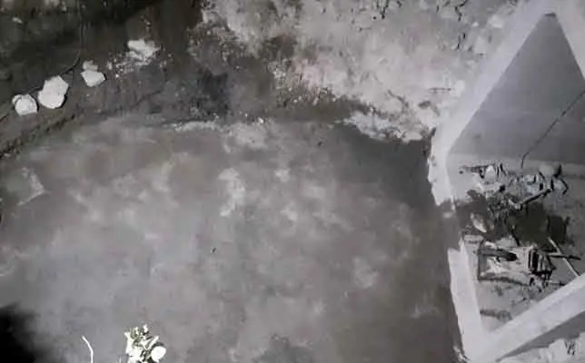 نصب قطعات پیش ساخته بتنی در مسیر شمال به جنوب خیابان شهید آریافر (تقاطع بزرگراه جلال آل احمد)

