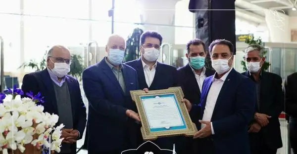 آیین بهره برداری از آزادراه شرق اصفهان  و طرح  توسعه و بهسازی  فرودگاه بین المللی اصفهان


