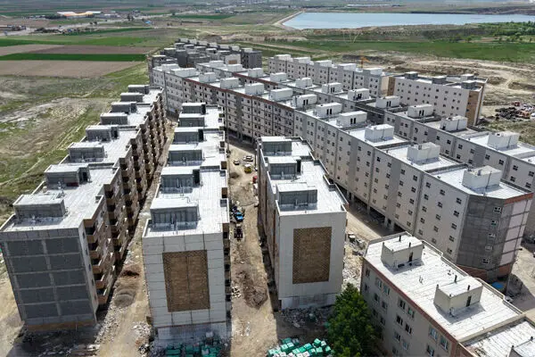 واگذاری ۵۹ واحد مسکونی به خانواده‌های قربانیان معدن طبس 