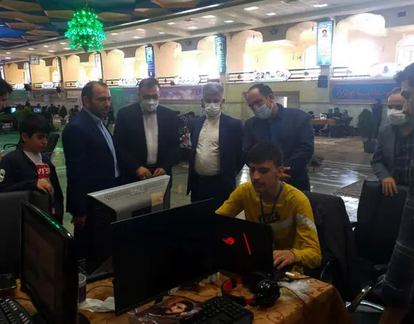 رئیس دانشگاه صنعتی قم از سومین رویداد تولید محتوای دیجیتال بسیج دیدن کرد