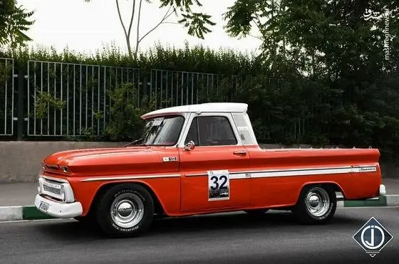 خودروی عتیقه در خیابان های تهران+عکس