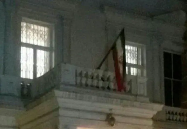 واکنش فرخ‌نژاد به بی‌حرمتی به پرچم ایران در عراق +عکس 