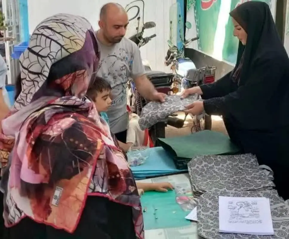 اجرای ویژه برنامه هایی با محوریت اهدای کیسه پارچه ای دراماکن پر تردد ها

