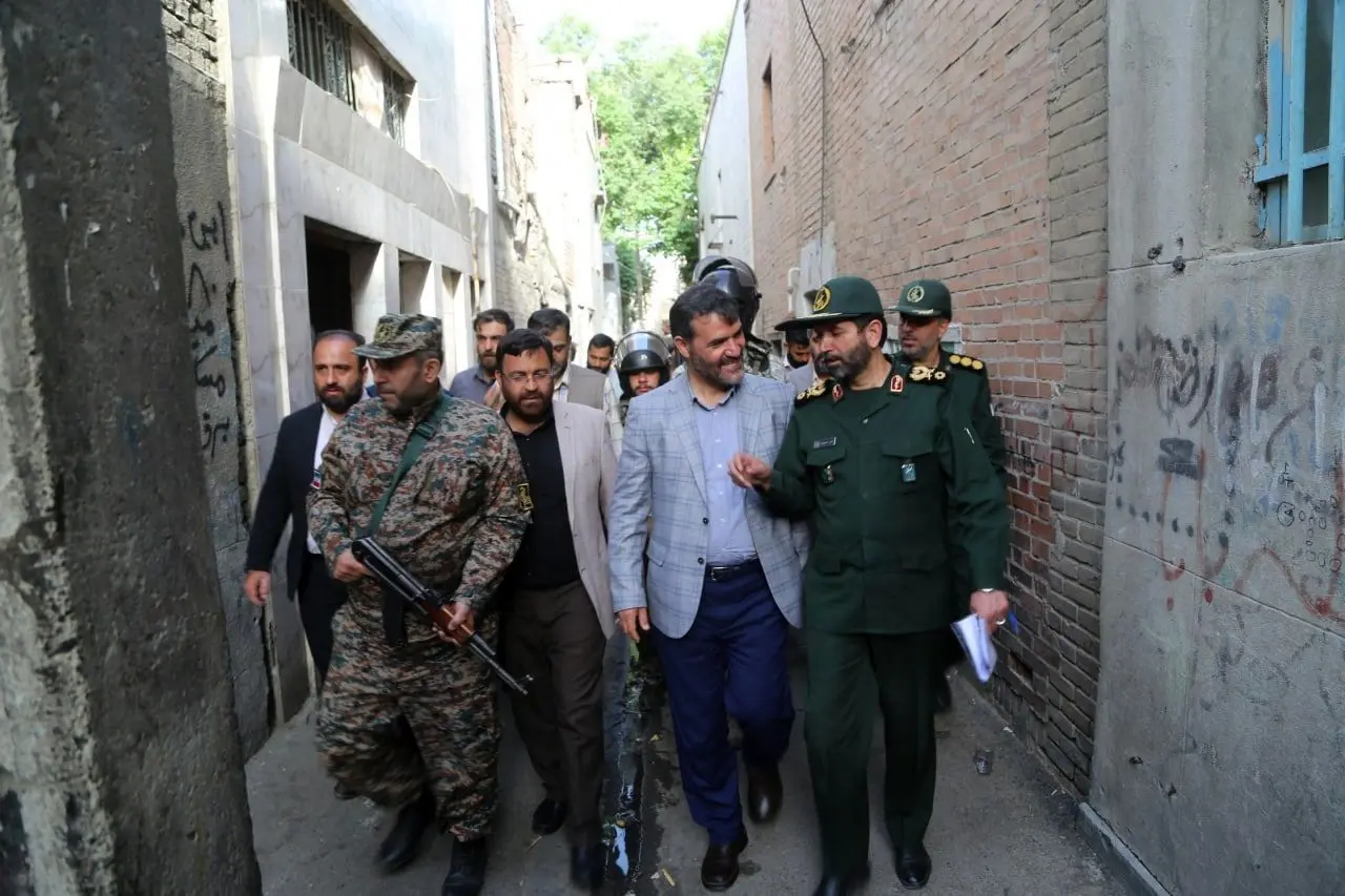 اجرای رزمایش و عملیات متمرکز جهادی محرومیت زدایی در محله شهید مظاهری منطقه ۱۵ 