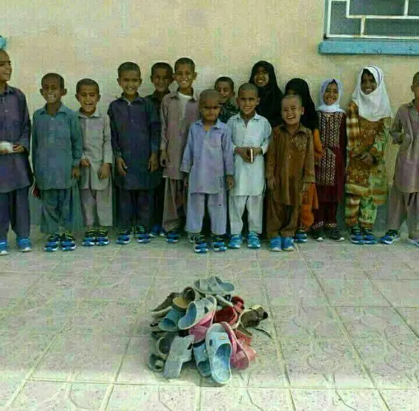 نذر زیبای کفش برای بچه های مناطق محروم+عکس