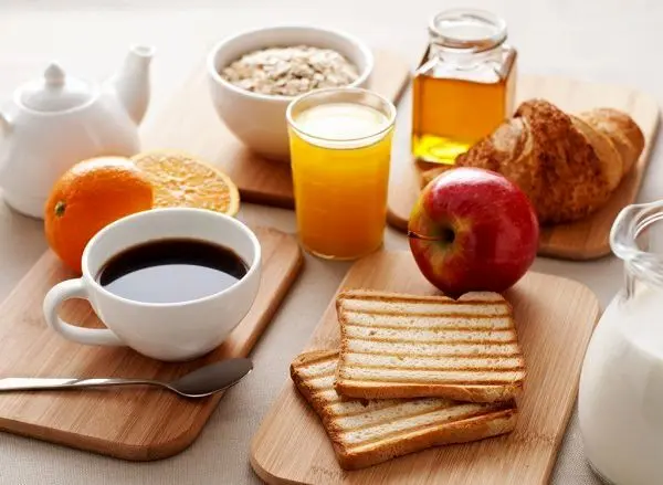 
لذت سفیر آلمان از صبحانه ایرانی +عکس
