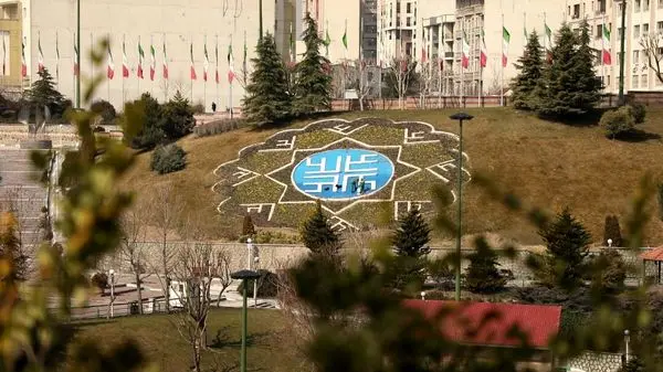 بوستان نهج البلاغه  با  13 فرش گل آراسته می شود