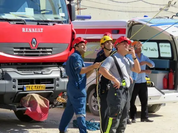 برگزاری اولین مانور عملیاتی نجات مصدوم از ارتفاع در شرکت پتروشیمی آپادانا