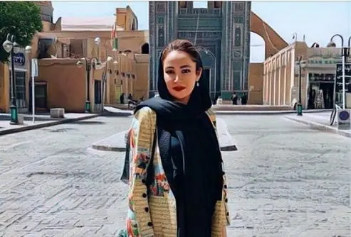 بازیگر زن مشهور در کنار مجری پرحاشیه تلویزیون+عکس
