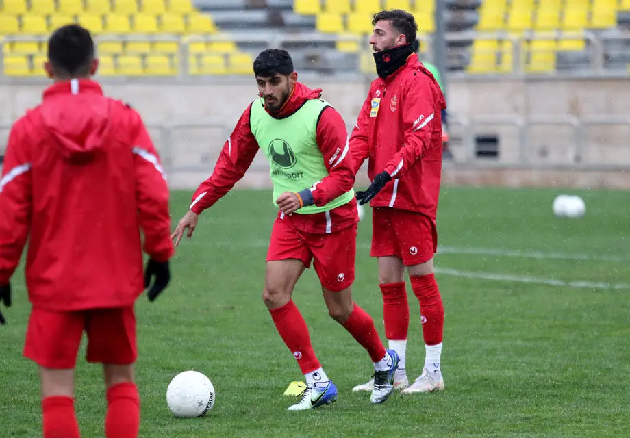 برگزاری تمرین پرسپولیسی ها زیر بارش شدید برف +عکس