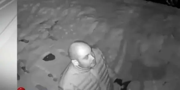 
اقدام جالب یک دزد قبل از ورود به فروشگاه +عکس
