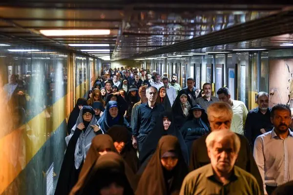 خدماترسانی متروی تهران به شرکتکنندگان در مراسم تشییع شهید نیلفروشان