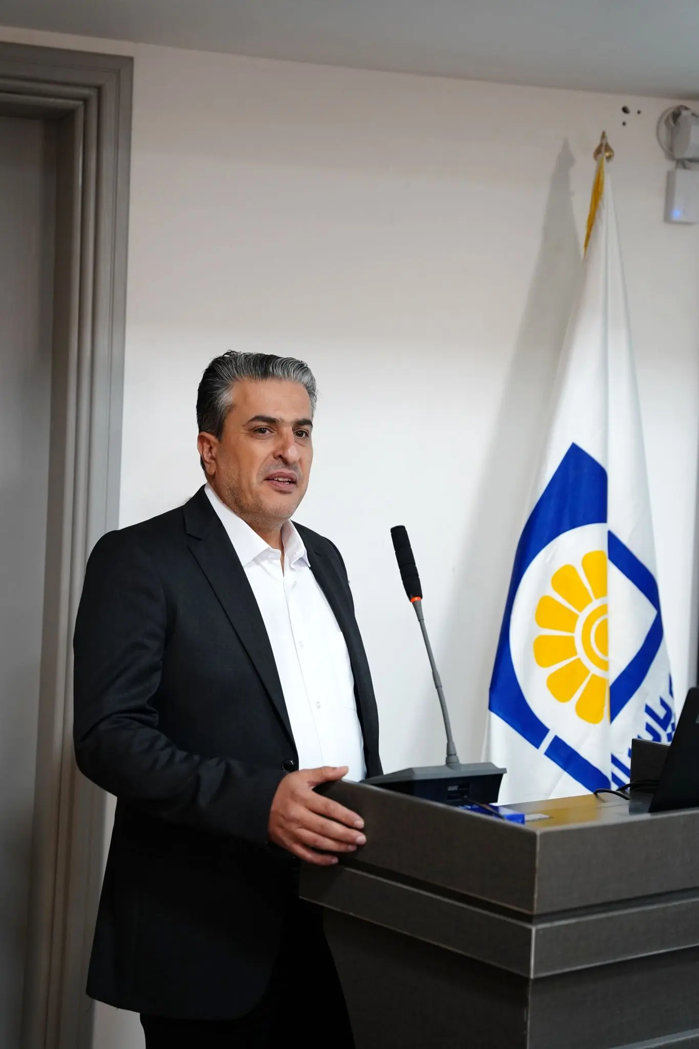 برگزاری همایش تقدیر از نمایندگان برتر استان فارس