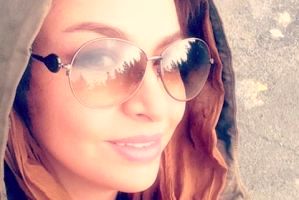ژست خلبانی خانم بازیگر در کابین هواپیما+عکس
