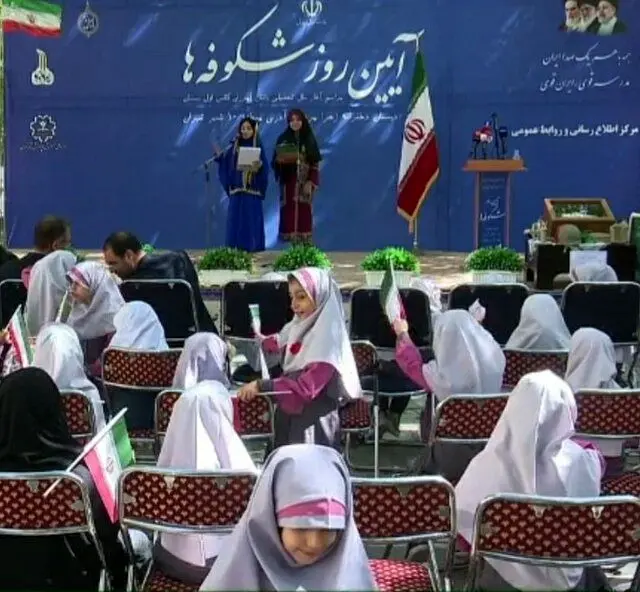 نواخته شدن زنگ «شکوفه‌ها» در دبستان‌های کشور