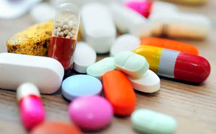 واردات بیش از ۳۰۰۰ تن دارو در سال‌ جاری