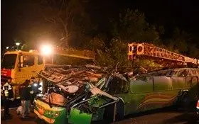 مصدومان حادثه تصادف اتوبوس در محور نطنز+عکس