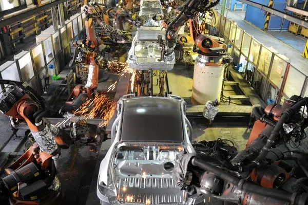 ایرانخودرو از رکورد تولید دو سال گذشته عبور کرد