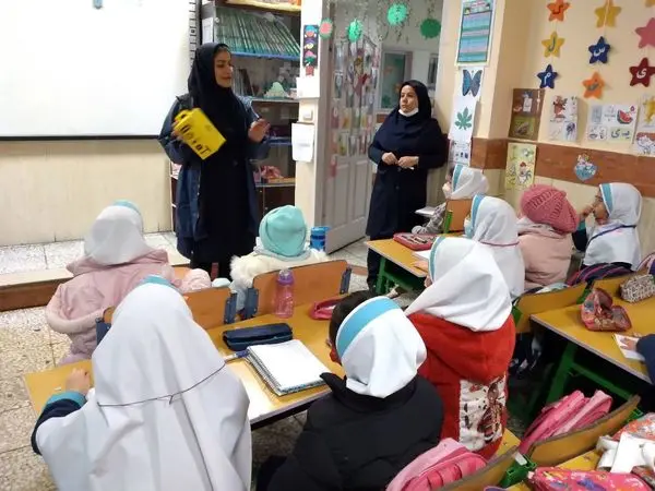 توزیع مخزن ویژه پسماند خطرناک در مدارس محدوده منطقه ۱۳ 

