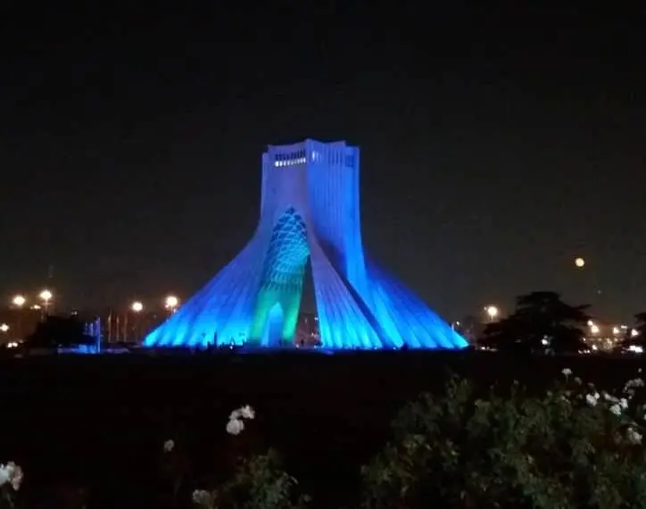 برج آزادی آبی رنگ شد.                                           

