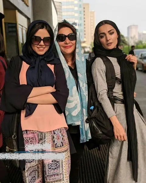 زنان بازیگر در کنار کارگردان مشهور در پکن+عکس
