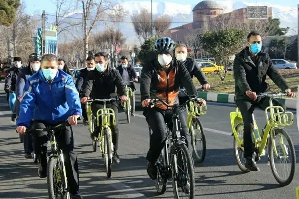 پویش سه شنبه بدون خودرو و تقدیر از موتورسیکلت سواران قانونمند در منطقه۲۱ برگزار شد